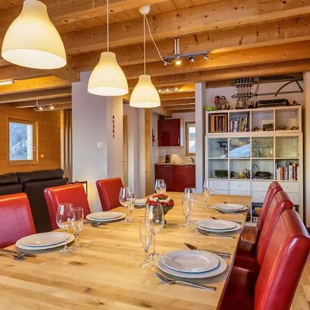 Chalet Tetra New Chalet For 10 2 Indoor Parking Spots 拉茨欧马兹